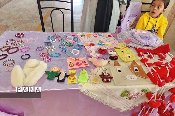 برگزاری نمایشگاه هنرهای مادرانه در دبستان اندیشه فشافویه