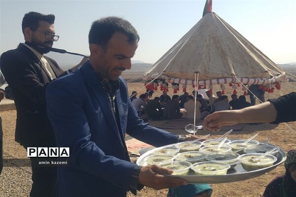 عضویت و ملبس شدن دانش‌آموزان عشایری به شال سازمان دانش‌آموزی