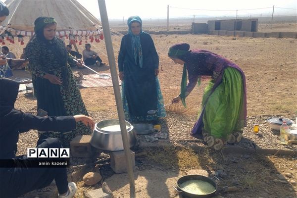 عضویت و ملبس شدن دانش‌آموزان عشایری به شال سازمان دانش‌آموزی