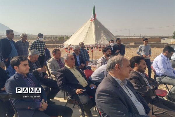 عضویت و ملبس شدن دانش‌آموزان عشایری به شال سازمان دانش‌آموزی
