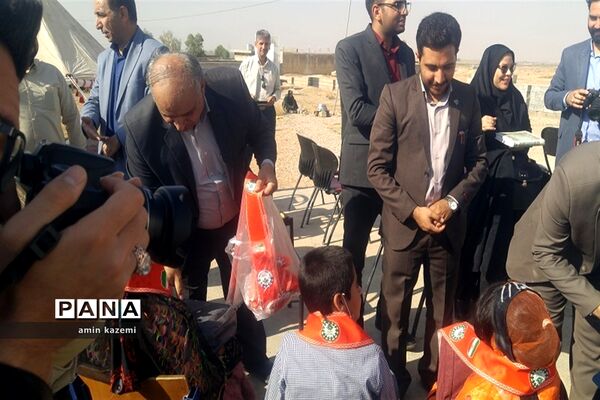 عضویت و ملبس شدن دانش‌آموزان عشایری به شال سازمان دانش‌آموزی