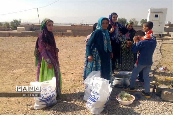 عضویت و ملبس شدن دانش‌آموزان عشایری به شال سازمان دانش‌آموزی