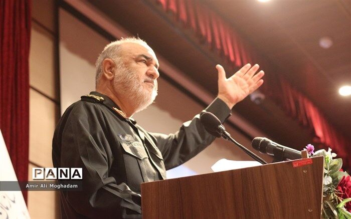 سرلشکر سلامی خطاب به عربستان: رسانه‌های‌تان را کنترل کنید وگرنه دود آن به چشم‌تان خواهد رفت