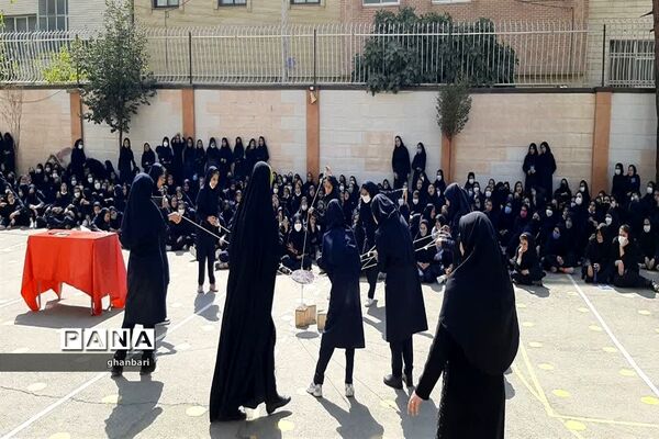 جشن هفته وحدت و هفته بهداشت و روان در مدرسه خدیجه کبری اصفهان