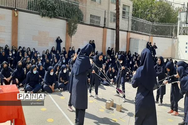 جشن هفته وحدت و هفته بهداشت و روان در مدرسه خدیجه کبری اصفهان
