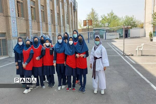 مسابقات ورزشی دبیرستان شاهد حجاب به‌مناسبت هفته تربیت‌بدنی