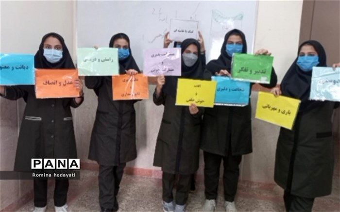 برگزاری پویش لبیک یا خامنه‌ای و اعلام وفاداری و تعهد به میهن در مدارس رودهن/ فیلم