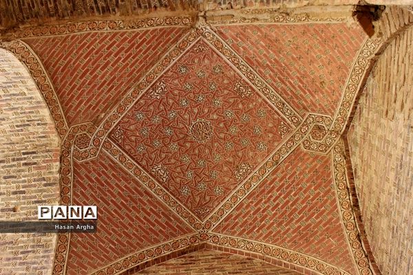 بازدید مدیران سازمان دانش‌آموزی استان‌ها از گنبد سلطانیه و حسینیه اعظم زنجان