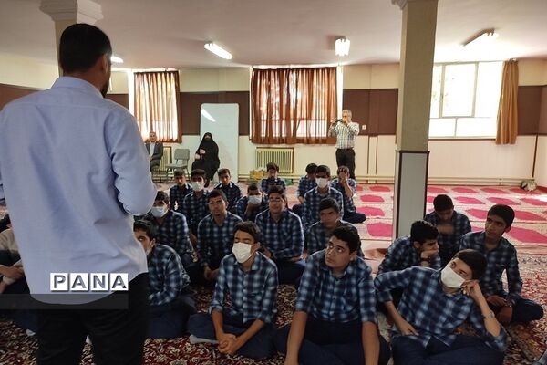 برگزاری نشست‌های  بصیرتی در دبیرستان شهید‌بهشتی  رودهن