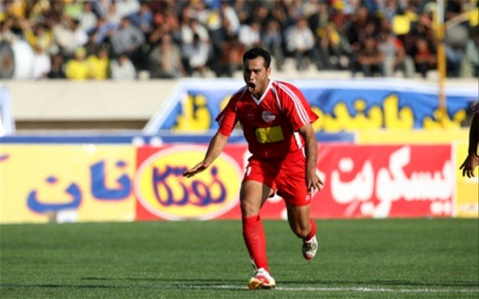 ابراهیم اسدی: هافبک‌های پرسپولیس در توپ‌رسانی دچار مشکل شده‌اند