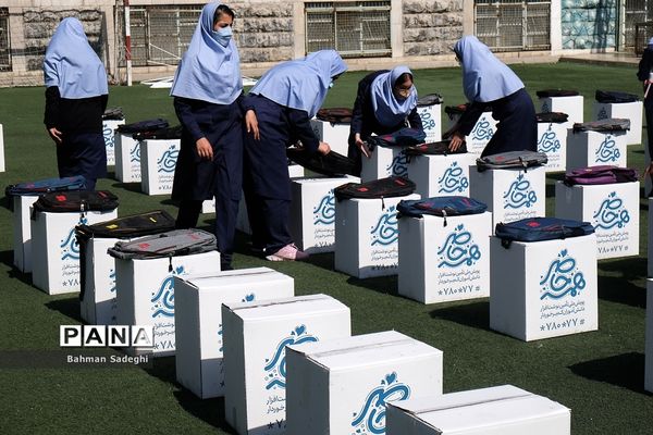 پویش «همه حاضر» در دبیرستان فرزانگان 8