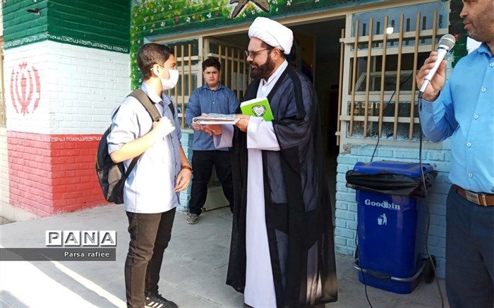 مؤذنین و مکبران مدارس، الگوی ملموسی برای دانش‌آموزان در ترغیب به اقامه نماز هستند