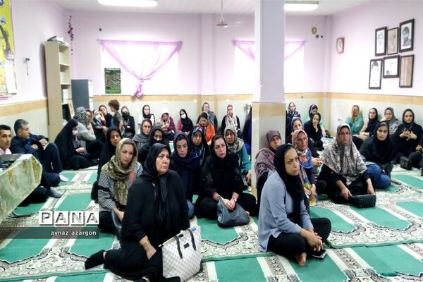 مجمع عمومی انتخابات انجمن اولیا و مربیان هنرستان شاهد بنت الهدی در قائمشهر