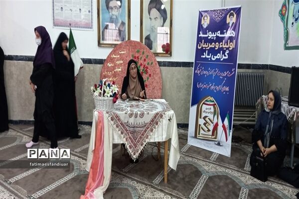 برگزاری نشست صمیمانه مدیر آموزش و پرورش فیروزکوه با اولیای دبیرستان حضرت خدیجه(س)