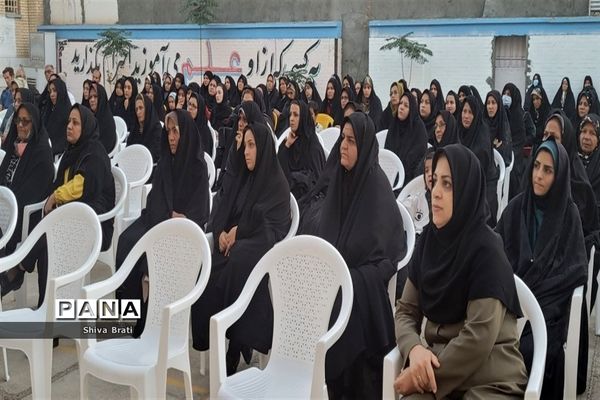 جلسه اولیا و مربیان در دبیرستان عفاف‌ کاشمر