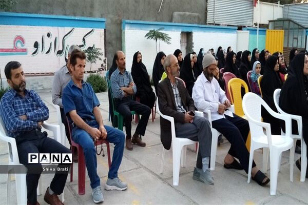 جلسه اولیا و مربیان در دبیرستان عفاف‌ کاشمر