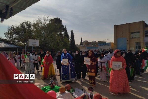 نواختن زنگ ورزش به‌مناسبت آغاز هفته تربیت‌بدنی در مدرسه شاهد فیض ناحیه ۳ شیراز
