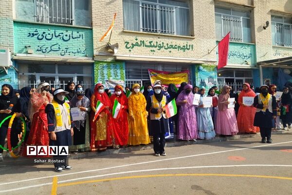 نواختن زنگ ورزش به‌مناسبت آغاز هفته تربیت‌بدنی در مدرسه شاهد فیض ناحیه ۳ شیراز
