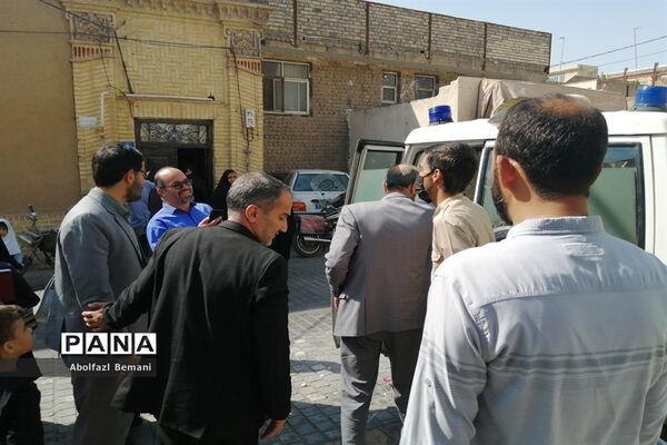 استقبال مادرانه از پیکر شهید گمنام در هنرستان برقعی قم
