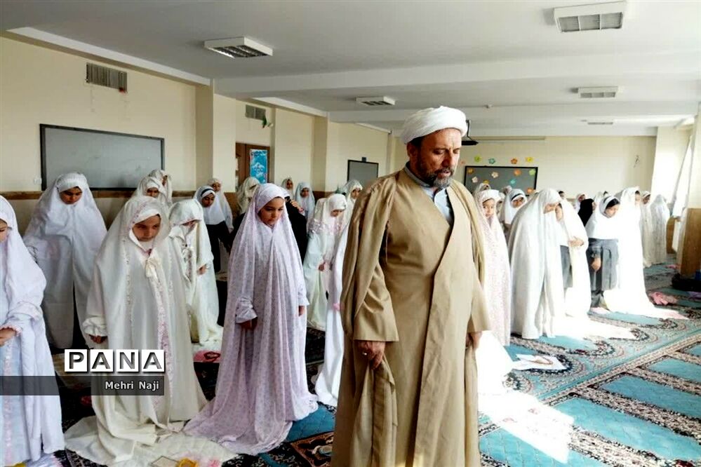 برگزاری مراسم نماز جماعت درآموزشگاه نشاط اسلامشهر