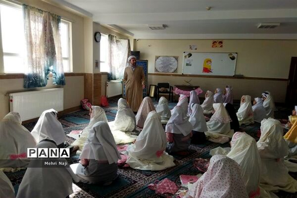 برگزاری مراسم نماز جماعت درآموزشگاه نشاط اسلامشهر