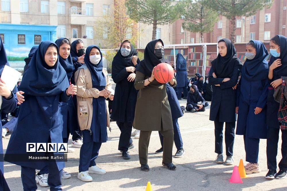 برگزاری مسابقات ورزشی انفرادی و گروهی در دبیرستان عفاف شهرستان گلبهار