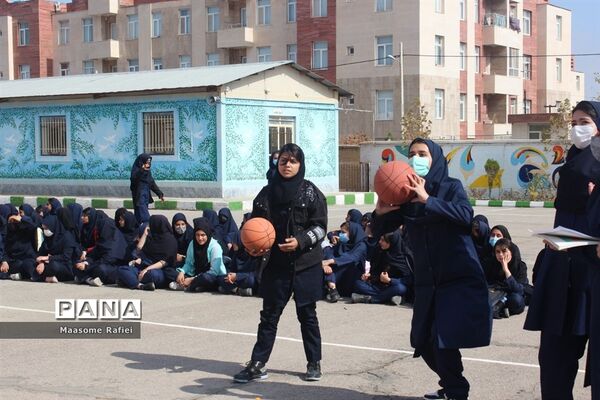 برگزاری مسابقات ورزشی انفرادی و گروهی در دبیرستان عفاف شهرستان گلبهار