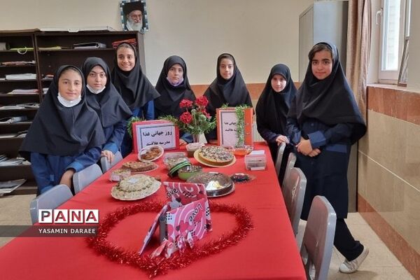برگزاری جشنواره غذای سالم در دبیرستان امیر علاقه‌بند