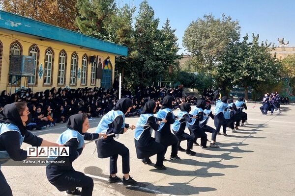 برگزاری پویش سبک زندگی سالم با تغذیه سالم در دبیرستان حجاب ناحیه یک شهرری