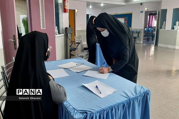 جلسه توجیهی و دوره ضمن خدمت مربیان و معاونان پرورشی مدارس متوسطه ناحیه۶