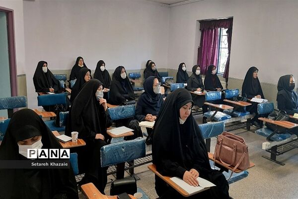 جلسه توجیهی و دوره ضمن خدمت مربیان و معاونان پرورشی مدارس متوسطه ناحیه۶