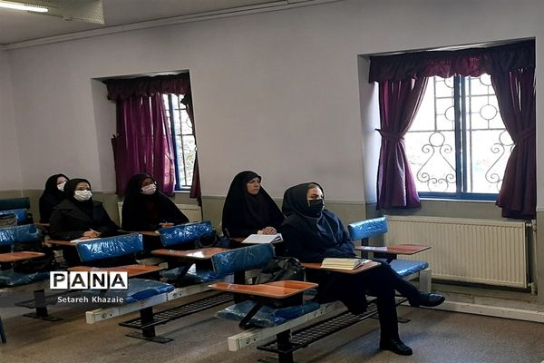 جلسه توجیهی و دوره ضمن خدمت مربیان و معاونان پرورشی مدارس متوسطه ناحیه۶