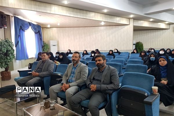 جلسه توجیهی و دوره ضمن خدمت مربیان و معاونان پرورشی مدارس متوسطه ناحیه۶