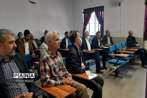 جلسه توجیهی و دوره ضمن خدمت مربیان و معاونان پرورشی مدارس متوسطه ناحیه۶