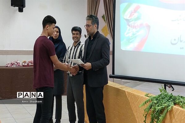 آیین تجلیل از برگزیدگان جشنواره «سکوی ایران قوی» در شهرستان سمنان