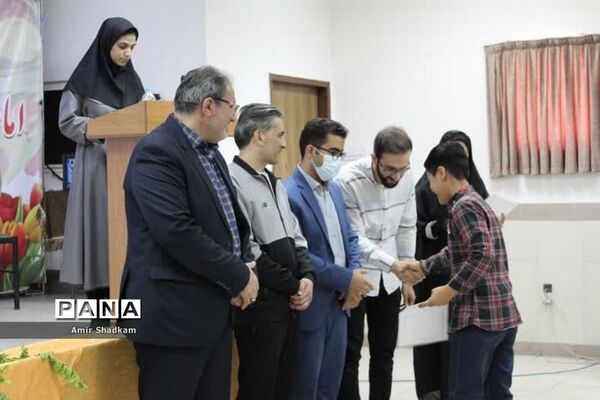 آیین تجلیل از برگزیدگان جشنواره «سکوی ایران قوی» در شهرستان سمنان