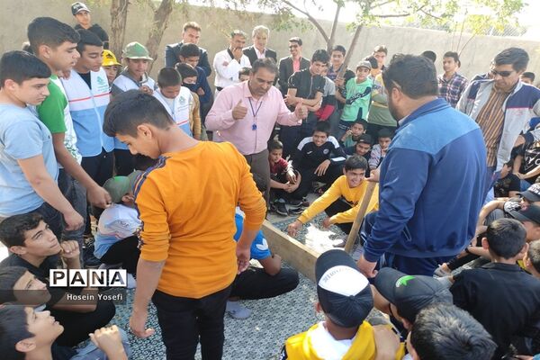 برگزاری قرائت زیارت عاشورا در دبیرستان شهید‌باقری کاشمر