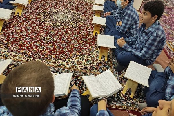 برگزاری محفل انس با قرآن در مدارس رودهن