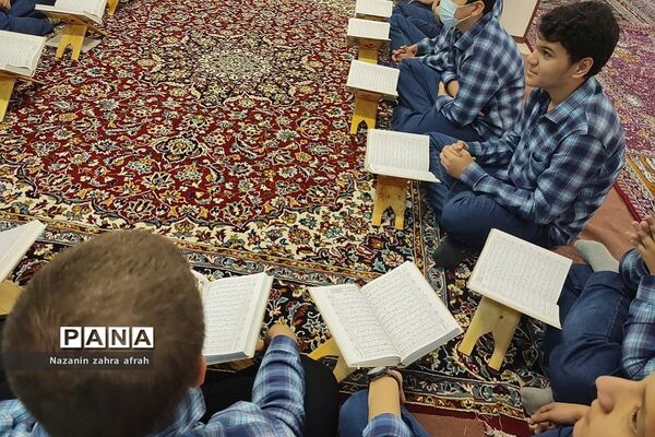 برگزاری محفل انس با قرآن در مدارس رودهن