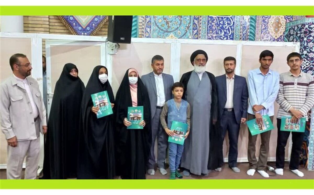 تجلیل امام جمعه قم از نخبگان دانش‌آموز