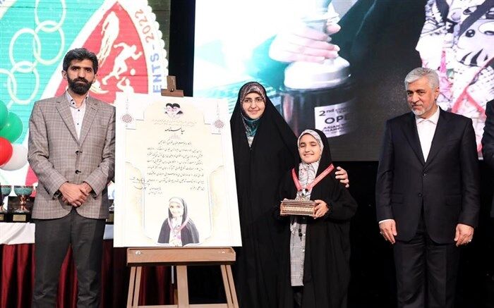 تجلیل سجادی از دختر طلایی شطرنج ایران