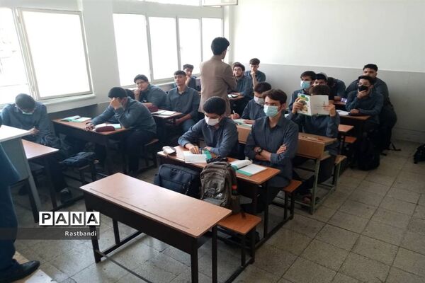 تقویت روحیه خودباوری دانش‌آموزان دبیرستان فرهنگ عرفان منطقه ۱۳