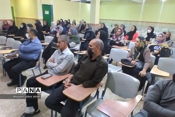 برگزاری کارگاه آموزش خانواده در هنرستان مبتکران رودهن