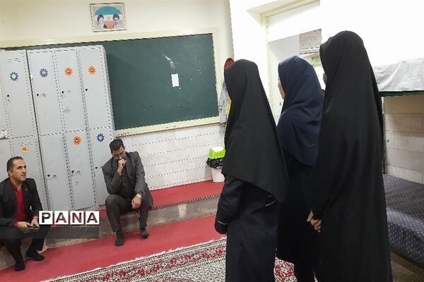 بازدید معاون آموزش متوسطه اداره‌کل آموزش و پرورش استان خراسان جنوبی از مدارس شبانه‌روزی شهر مود