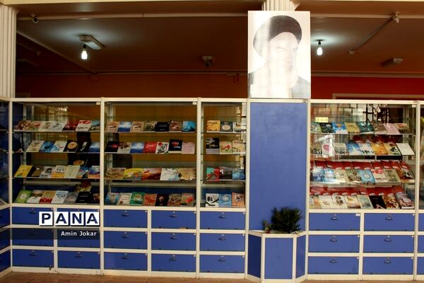 افتتاح بخش کتاب دفاع مقدس در کتابخانه دانش‌آموزی شهر شیراز