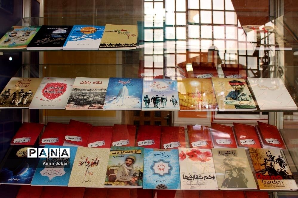 افتتاح بخش کتاب دفاع مقدس در کتابخانه دانش‌آموزی شهر شیراز