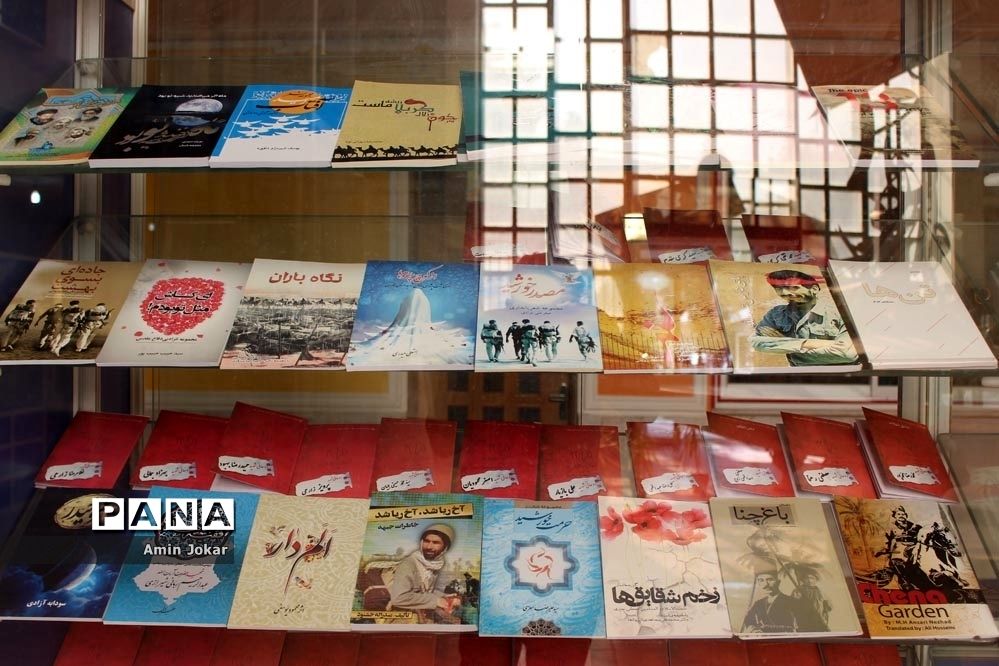 افتتاح بخش کتاب دفاع مقدس در کتابخانه دانش‌آموزی شهر شیراز