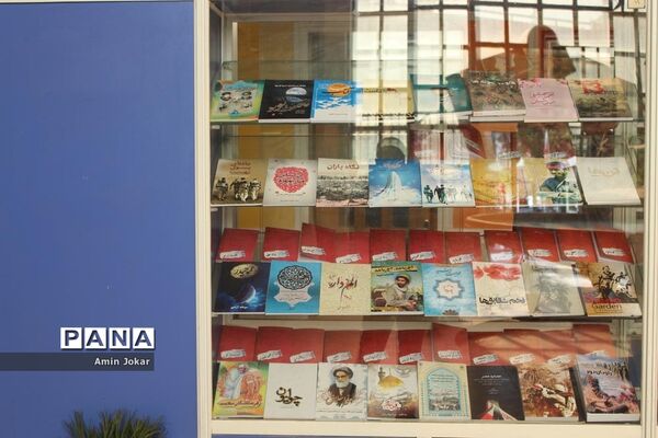 افتتاح بخش کتاب دفاع مقدس در کتابخانه دانش‌آموزی شهر شیراز