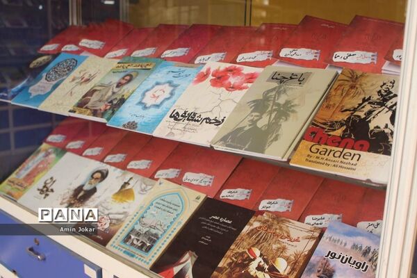 افتتاح بخش کتاب دفاع مقدس در کتابخانه دانش‌آموزی شهر شیراز