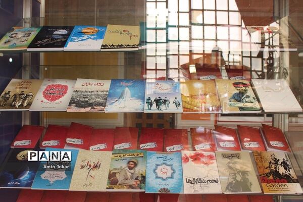 افتتاح بخش کتاب دفاع مقدس در کتابخانه دانش‌آموزی شهر شیراز